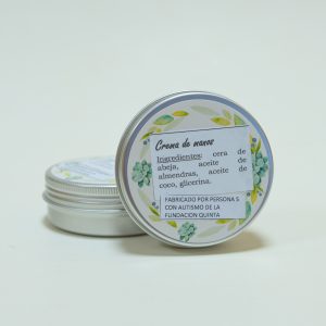 Crema de manos hecha con ingredientes naturales