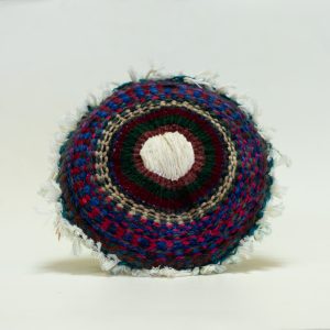 Cojín pequeño hecho con telar